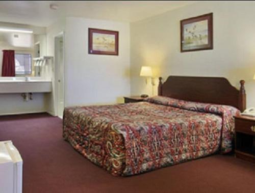 장애인을 위한 킹사이즈 침대 스탠다드 룸, Ramada Limited San Angelo
