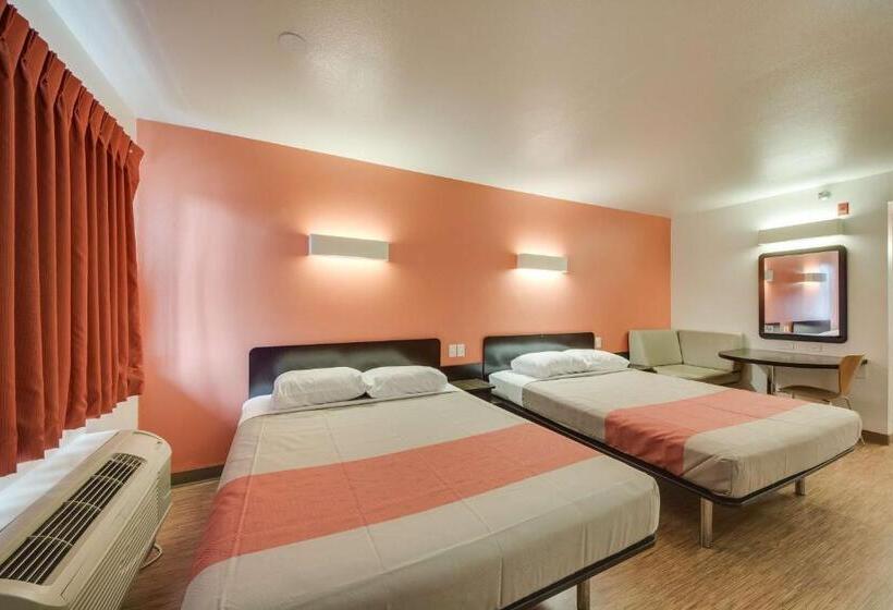 Номер Стандарт, Motel 6 Brownsville, Tx North
