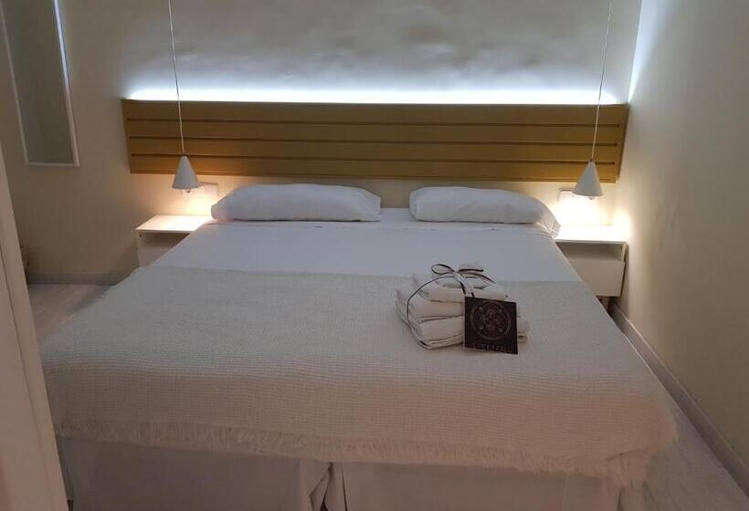Habitación Triple Estándar, Le Petit Palü Fuencarral
