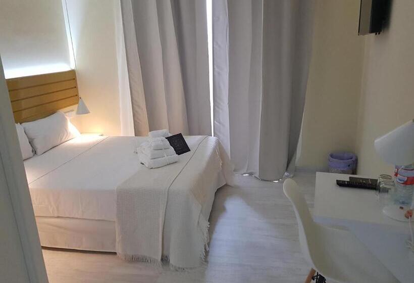 Habitación Estándar con Balcón, Le Petit Palü Fuencarral