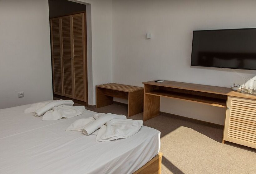 Deluxe Room with Balcony, Ji