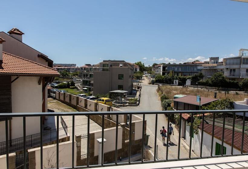 Deluxe Room with Balcony, Ji