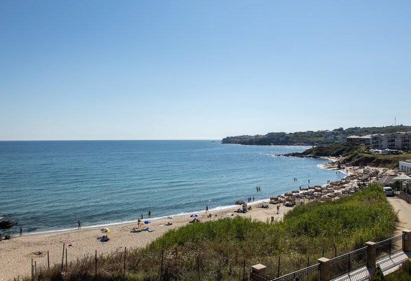 1 Bedroom Apartment Sea View, Ji