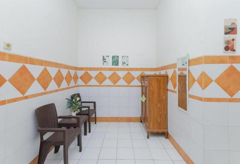 Номер Стандарт, Reddoorz Syariah At Mojosari