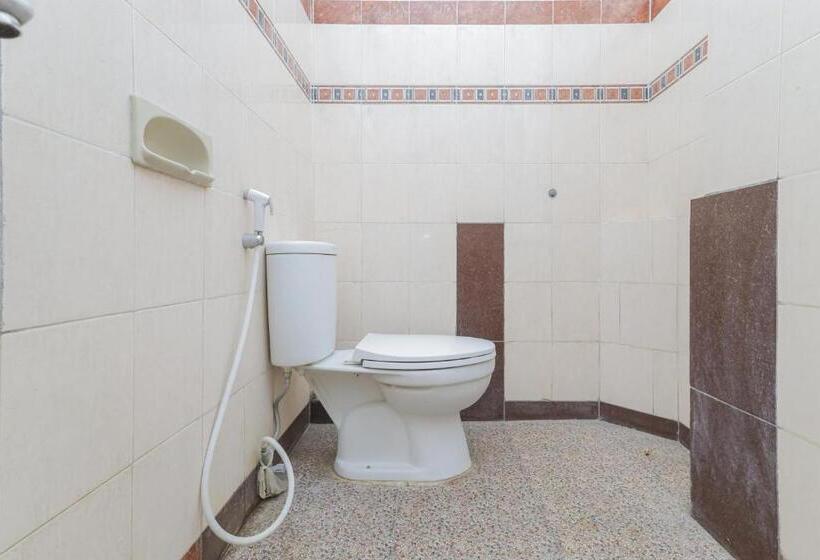 Семейный Номер, Reddoorz Syariah At Mojosari