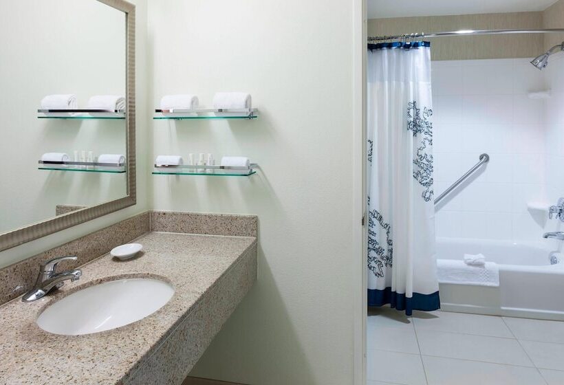 스탠다드 스튜디오, Residence Inn By Marriott Santa Clarita Valencia