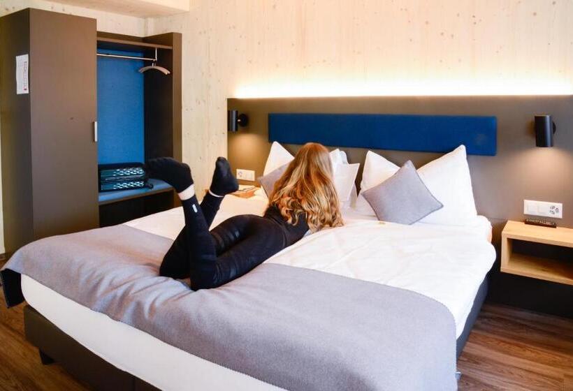 سوییت با چشم‌انداز کوه, Cubilaris Motel