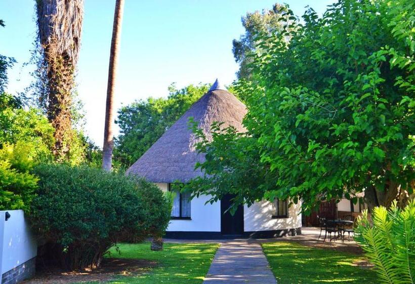 اتاق استاندارد سه نفره, Central Hotel Omaruru