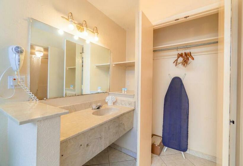 キングサイズベッドのデラックスルーム, Sevilla Inn Kissimmee  Near Disney