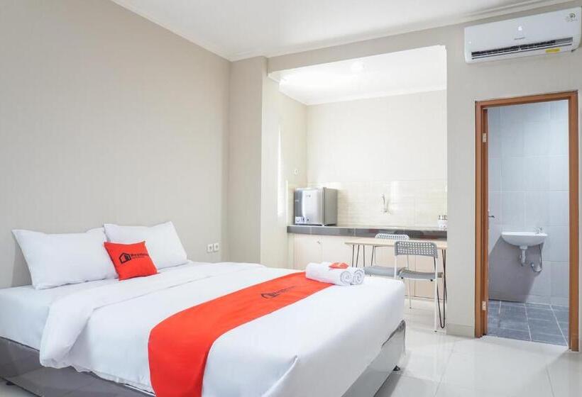 Номер Deluxe, Residences By Reddoorz Near Mt Haryono