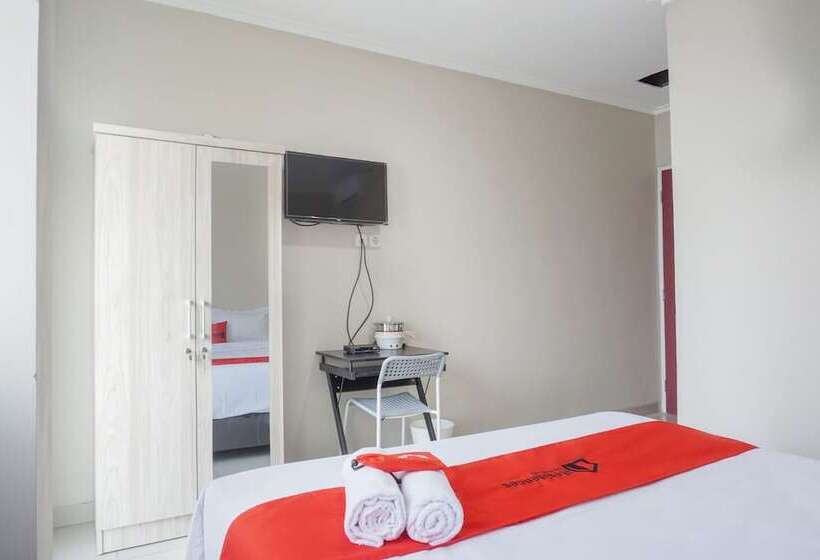 Номер Deluxe, Residences By Reddoorz Near Mt Haryono