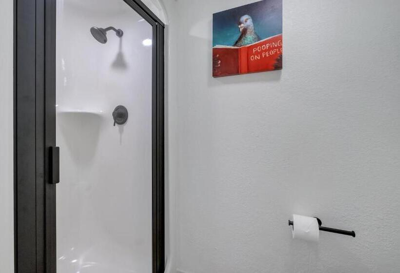 스탠다드 룸 킹사이즈 침대, Bob Hotels Tallahassee   Boutique On Budget
