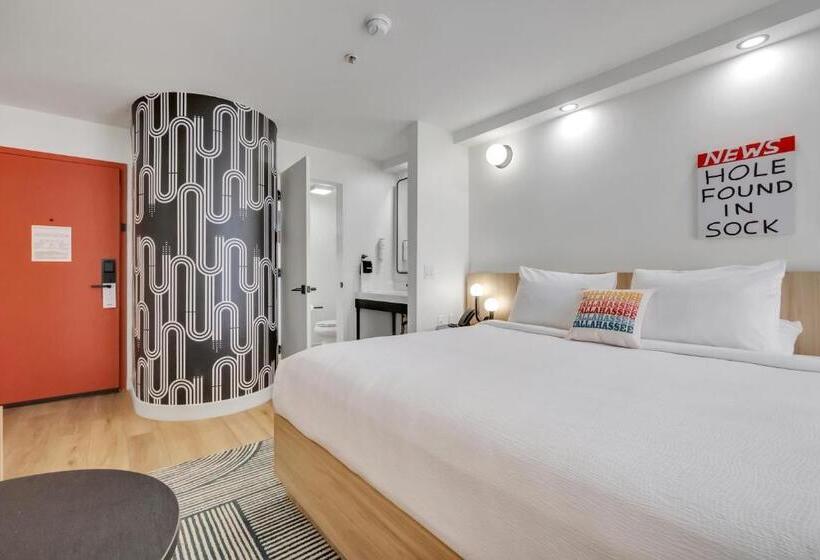 스탠다드 룸 킹사이즈 침대, Bob Hotels Tallahassee   Boutique On Budget