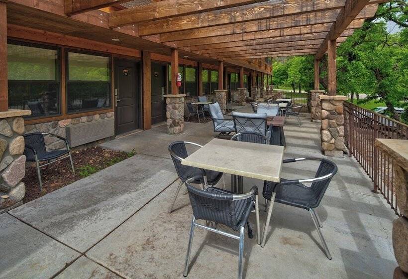 Номер Стандарт 2 Двуспальные Кровати, State Game Lodge At Custer State Park Resort