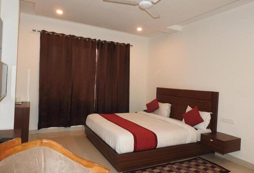 اتاق سوپریور, Aakash Residency