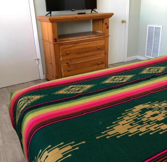 Апартаменты Deluxe 1 Спальня, Sunset Inn And Suites