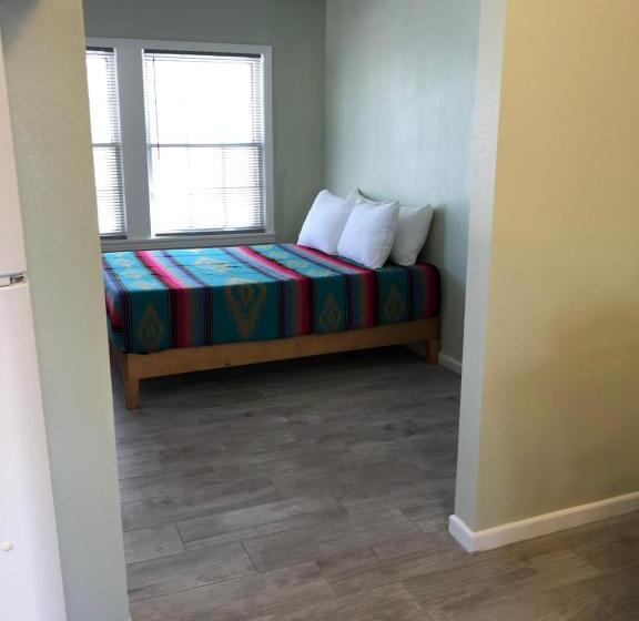 Апартаменты Deluxe 1 Спальня, Sunset Inn And Suites