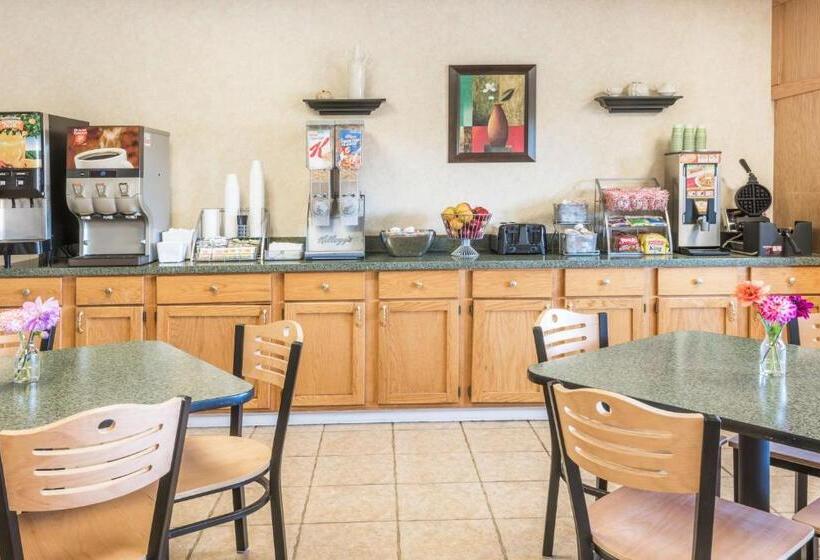 Номер Стандарт Адаптированный для Инвалидов, Super 8 By Wyndham Henrietta/rochester Area