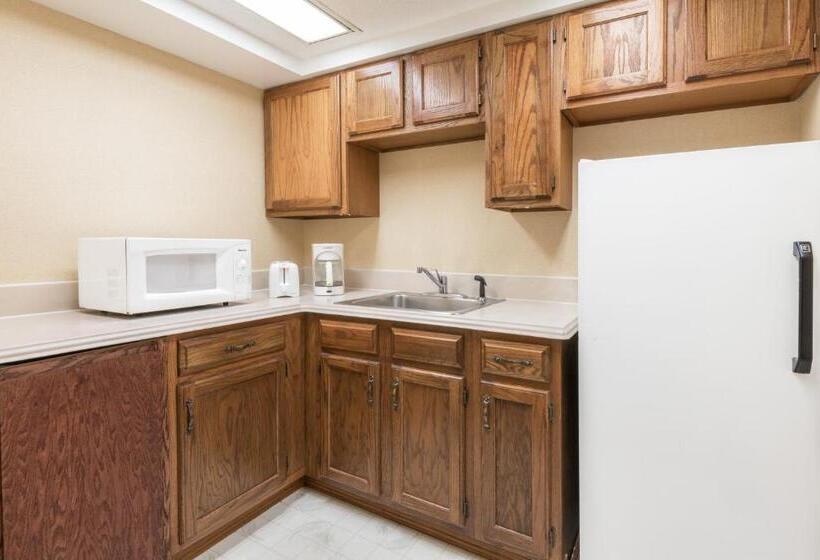 Студия Deluxe, Super 8 By Wyndham Henrietta/rochester Area