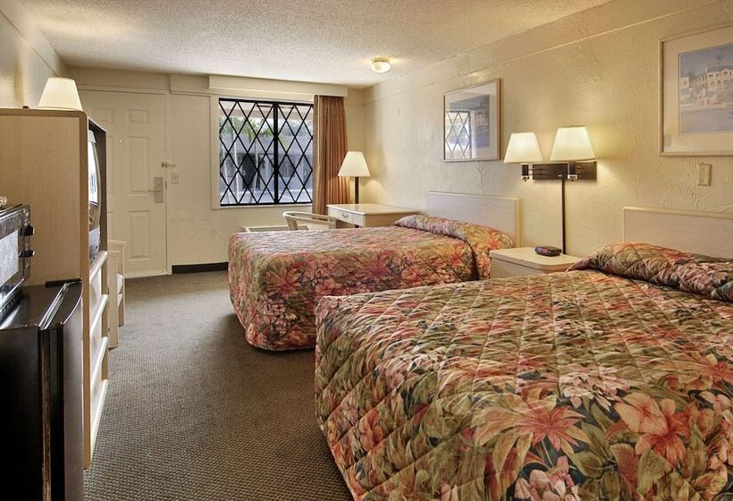 Номер Стандарт 2 Двуспальные Кровати, Super 8 By Wyndham Lantana West Palm Beach