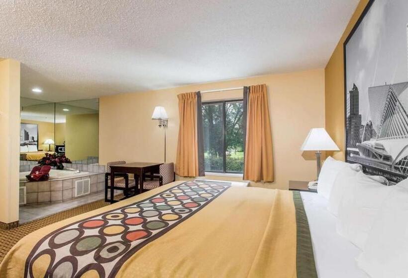 Люкс Deluxe Кровать Кинг, Super 8 By Wyndham Sun Prairie/madison E
