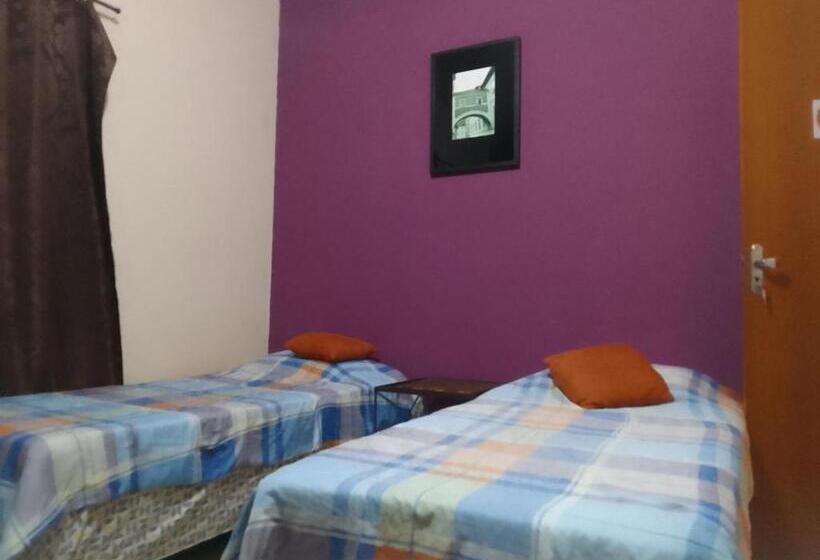 Quarto Triplo Estandar com Sacada, Hospedagem Maria Joana