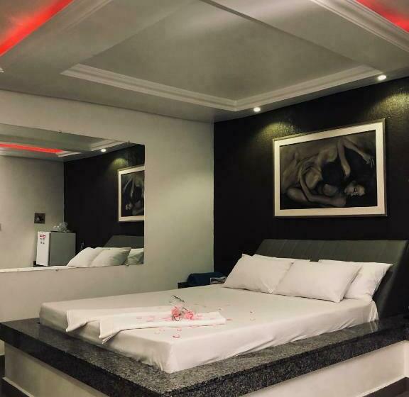 스위트 킹사이즈 침대, Motel Anonimus