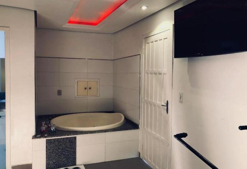 스위트 킹사이즈 침대, Motel Anonimus