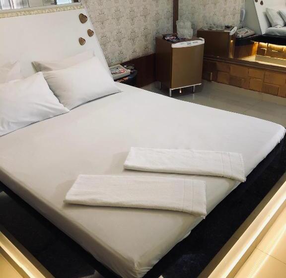 디럭스 룸, Motel Anonimus