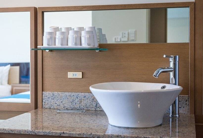 Люкс, Kariyushi Lch. Resort