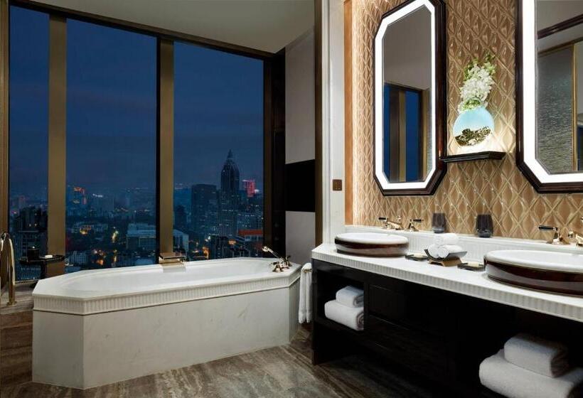 Номер Deluxe Вид на Горы, The Ritzcarlton, Nanjing