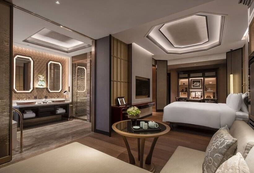 Номер Deluxe, The Ritzcarlton, Nanjing
