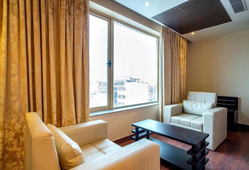 Полулюкс, Vivanta Jamshedpur, Golmuri