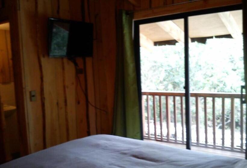 Номер Стандарт Трехместный, Hostal Los Alamos Neltume