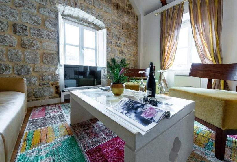 سوییت اجرایی, Dominus Little Palace