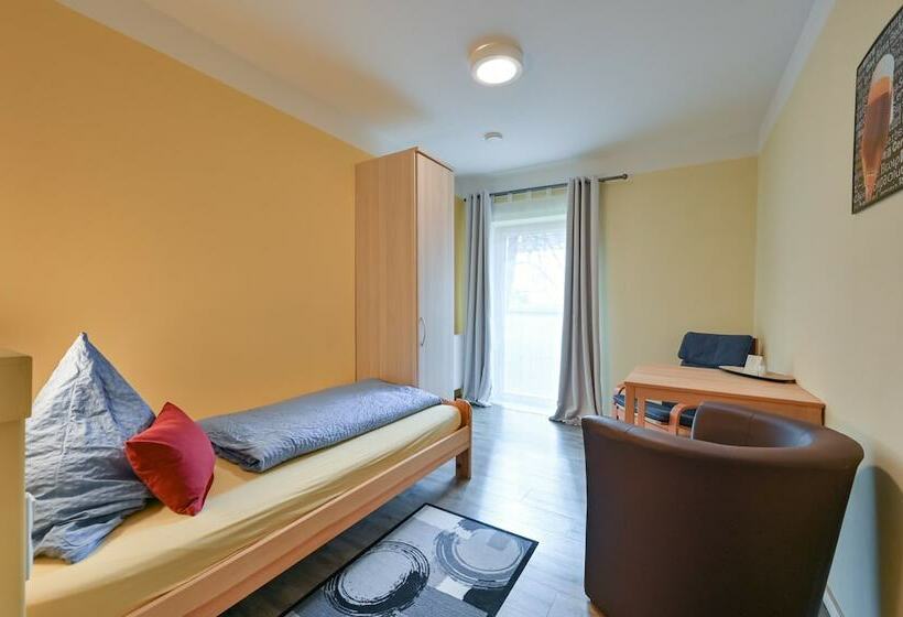 Quarto Estandar Individual Banheiro Compartilhado, Rote Villa Fussen