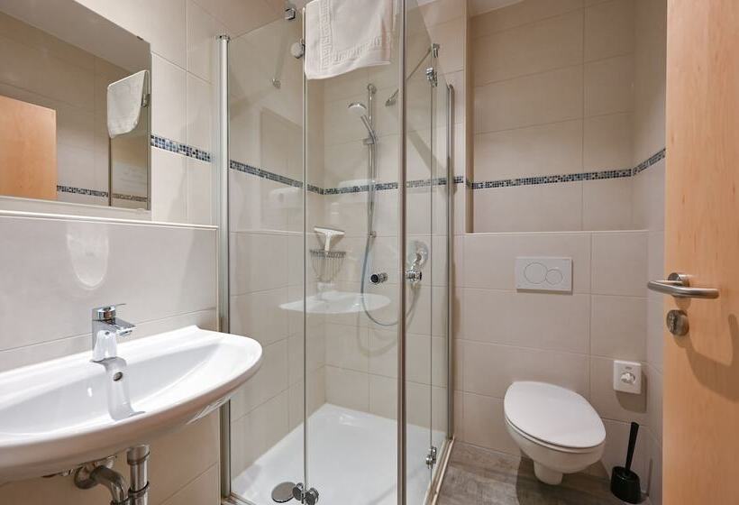 Quarto Familiar Banheiro Compartilhado, Rote Villa Fussen
