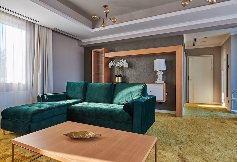 سوییت لوکس, Pergola Boutique