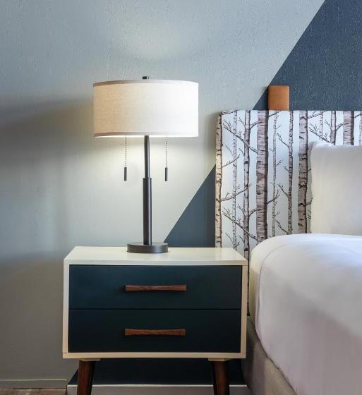스탠다드 룸 킹사이즈 침대, Tamarack Lodge