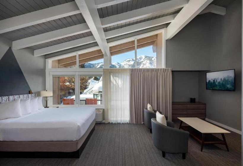 스탠다드 룸 킹사이즈 침대, Tamarack Lodge