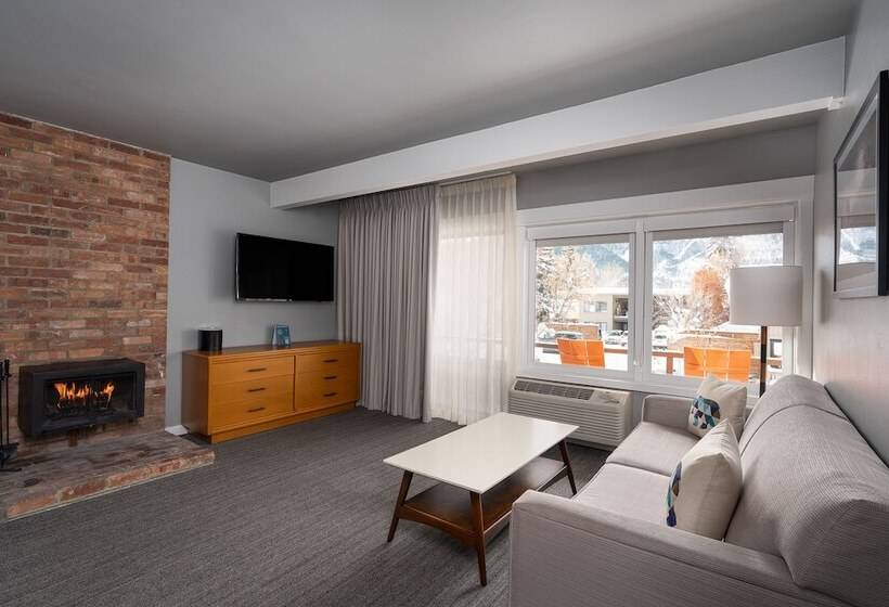 스위트, Tamarack Lodge