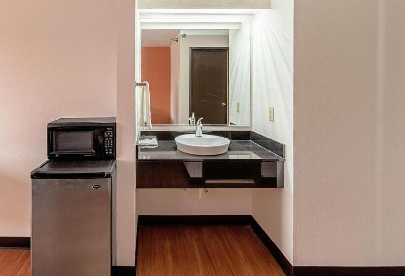 Четырехместный Номер Стандарт, Motel 6lebanon, In