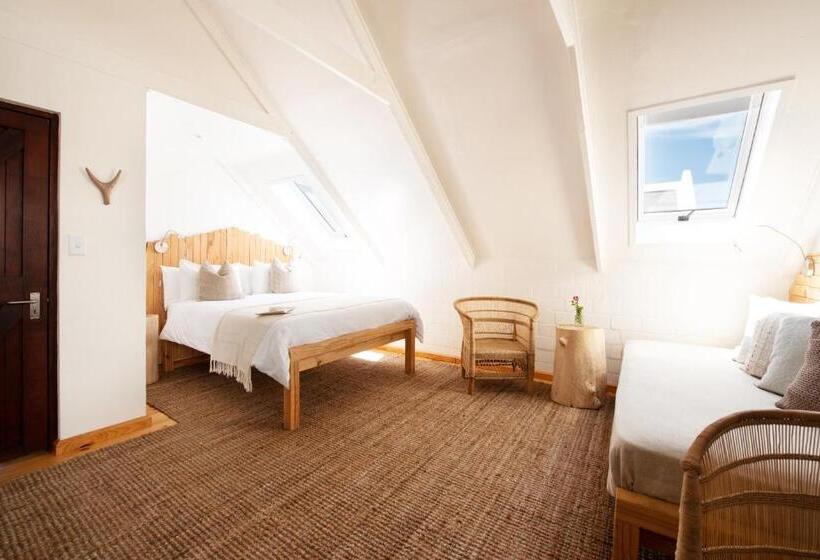 Трехместный Номер Стандарт с Балконом, Gonana Guesthouse