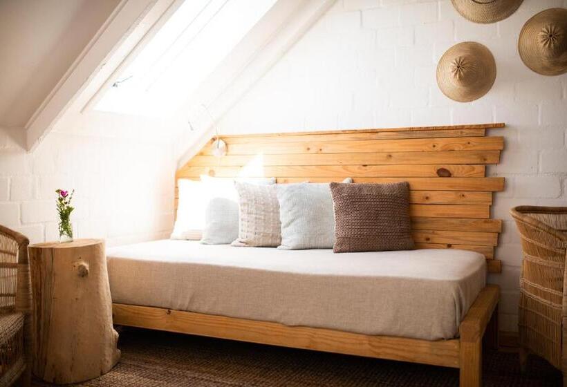 Трехместный Номер Стандарт с Балконом, Gonana Guesthouse