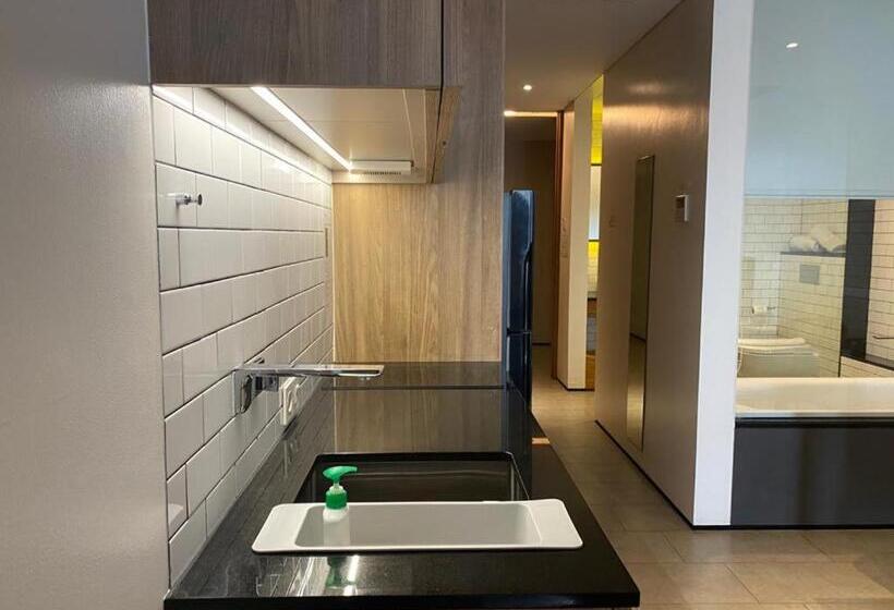 סוויטה משפחתית, Nagomi Suites &