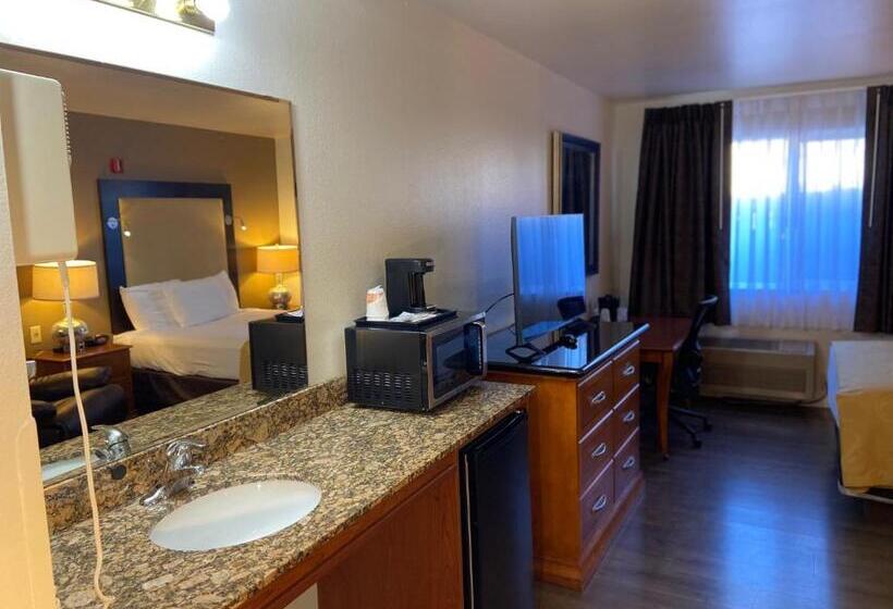 Люкс Кровать Кинг, Toppenish Inn And Suites