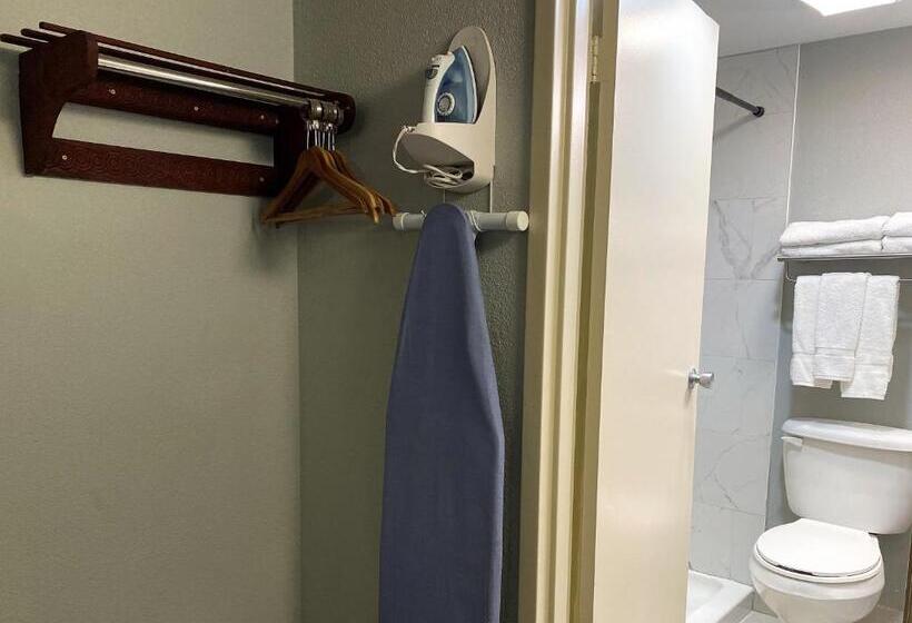 Camera Standard, Travelodge By Wyndham Bloomington