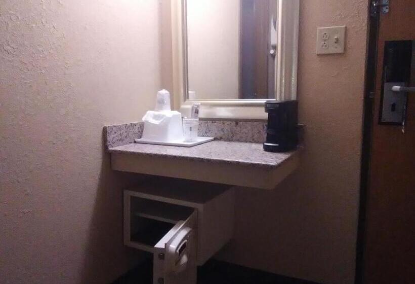 Camera Deluxe, Travelodge By Wyndham Bloomington