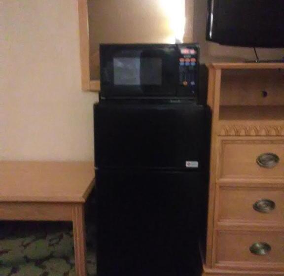 Camera Deluxe, Travelodge By Wyndham Bloomington