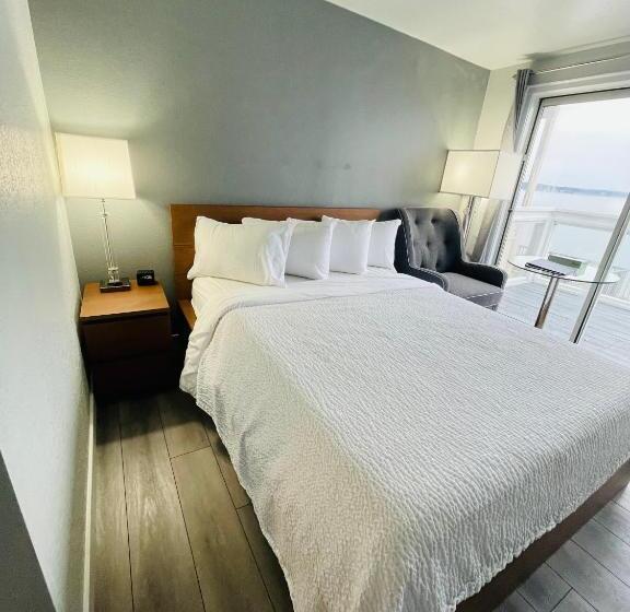 Номер Стандарт Вид на Море, Tides Inn & Suites